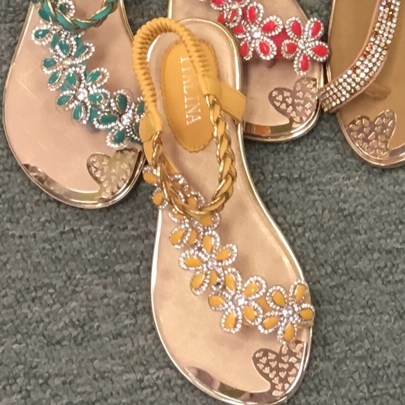 Size 7 Italina Yellow Floral Rhinestone Embellished Flat Sandal - Picture 4 of 7